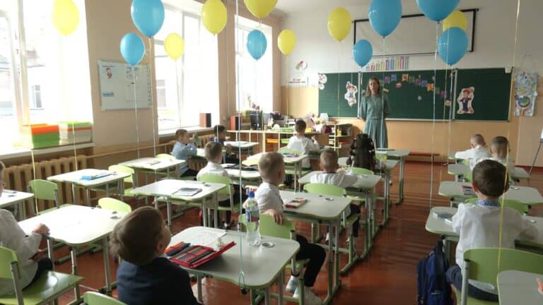 Для підвозу дітей із покровської школи в Дніпрі знайшли перевізника