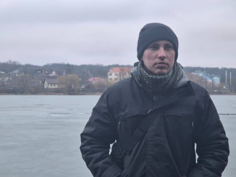 «После кошмарных недель круговой обороны»: история журналиста и защитника Мариуполя о боях, плену и жизни после возвращения