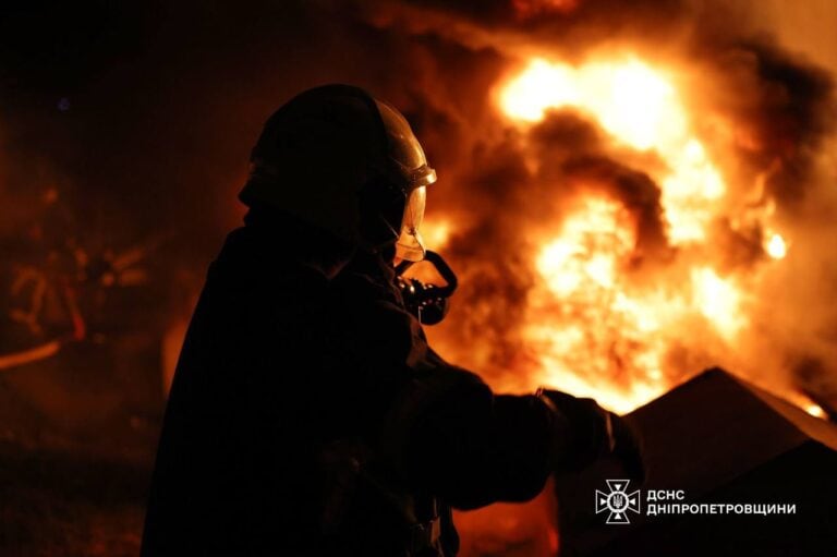 Через нічні атаки по Україні загинули щонайменше п’ятеро людей, поранена ще 41: більшість жертв — рятувальники