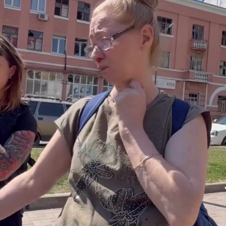 Одне авто підірвалося на міні, інше атакував дрон: із Костянтинівки змогли виїхати п’ятеро цивільних, ще одна жінка загинула
