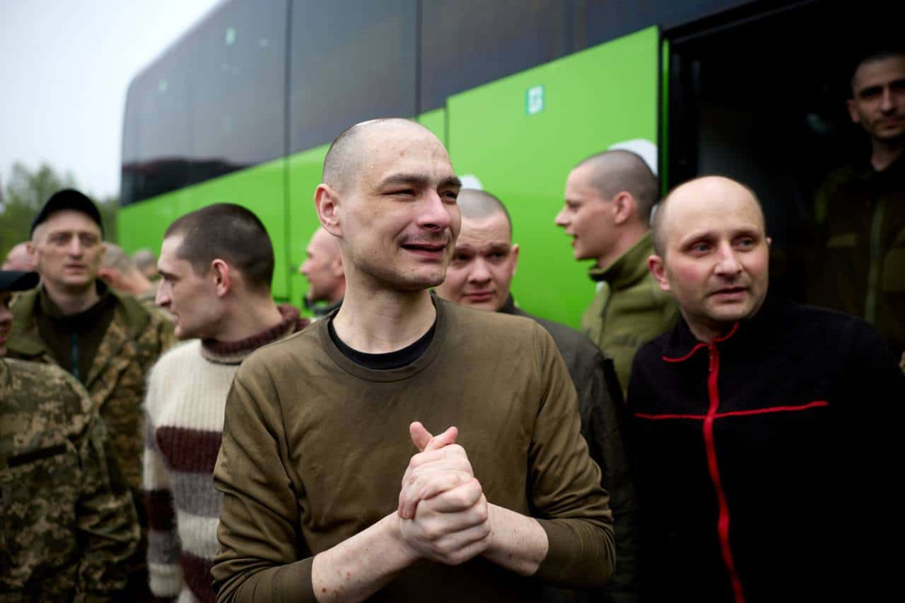 Захисники Маріуполя серед звільнених у першому етапі обміну військовополоненими "1000 на 1000"