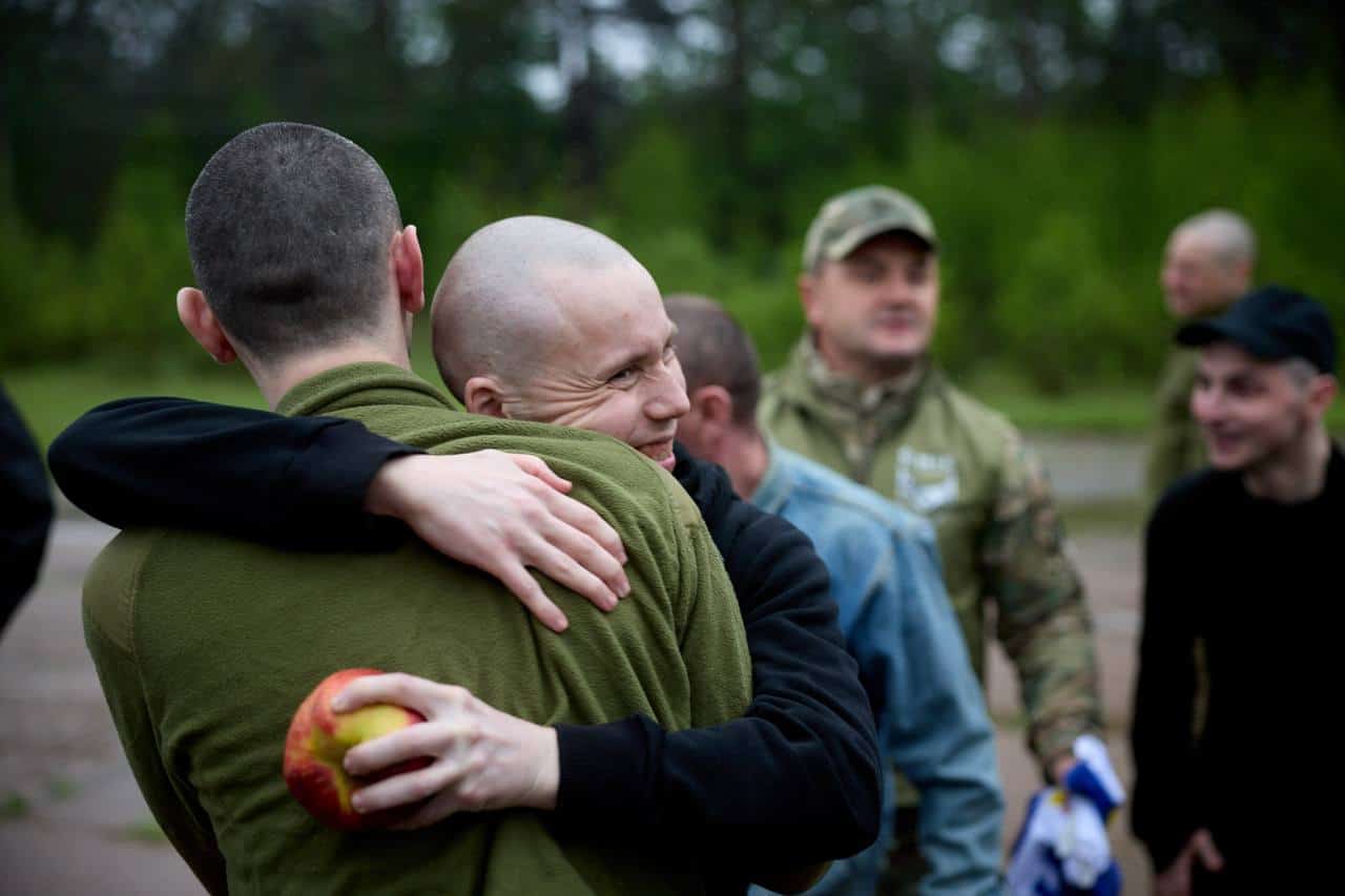 205 українських військовослужбовців звільнено з російського полону в рамках обміну "1000 на 1000"