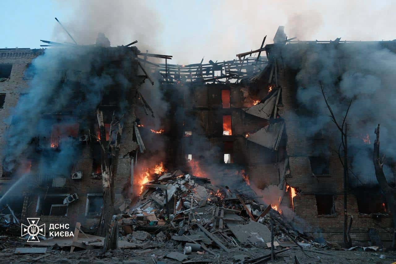 Росіяни масовано атакували Україну, найбільше постраждав Київ — там понад півсотні поранених