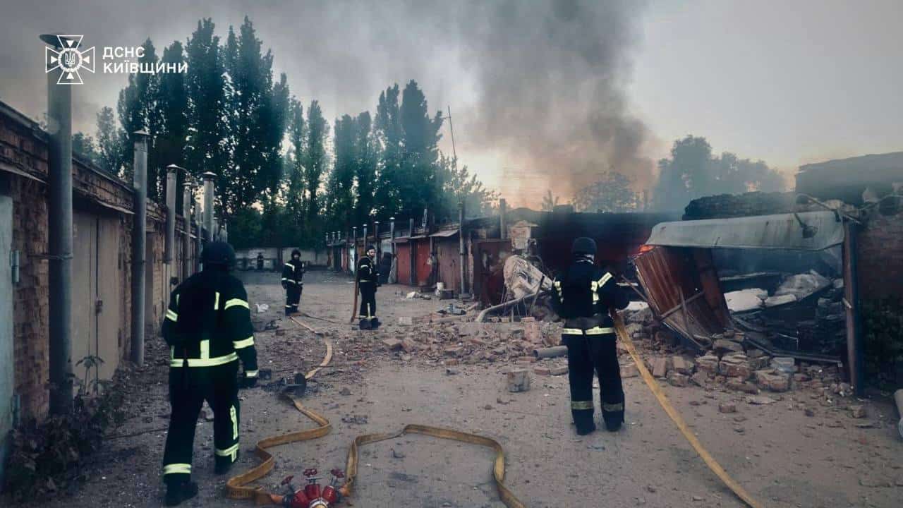 Росіяни масовано атакували Україну, найбільше постраждав Київ — там понад півсотні поранених