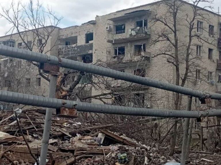 Двоє людей загинули, ще дев’ятеро поранені через удари Росії: доба 2 травня на Донеччині (ЗВЕДЕННЯ)