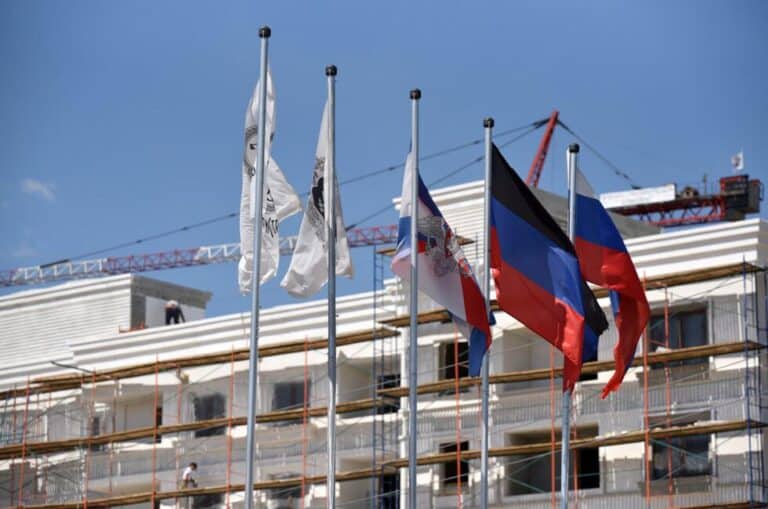 Путин подписал закон, которым упростил бизнесу вход в «свободную экономическую зону» на ВОТ Украины
