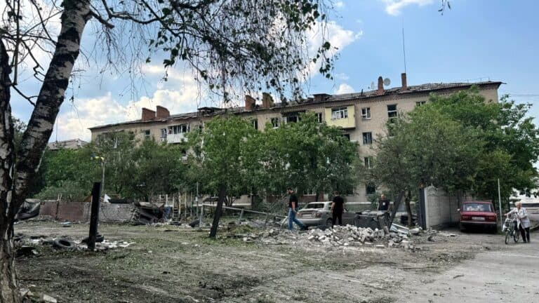 В Славянске закрывают последнее родильное отделение в Донецкой области: российская авиабомба упала в 200 метрах от здания