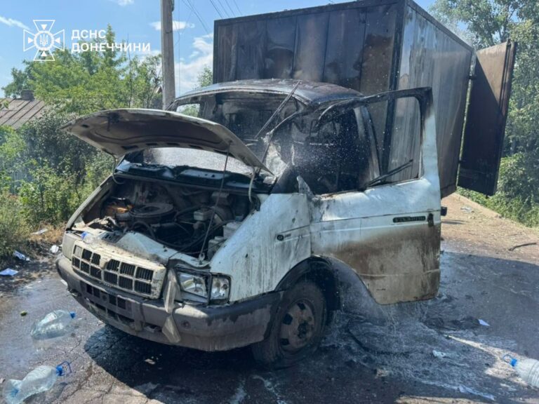 Росіяни атакували цивільну автівку в Красноторці: є поранений