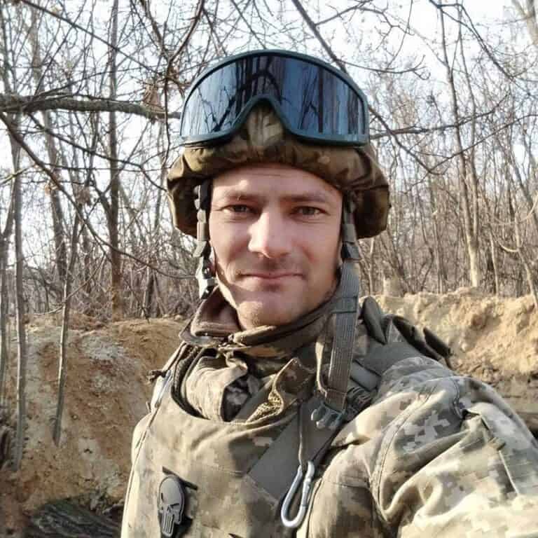 Впізнали за браслетом, подарованим донькою: вшануймо військового з Кіровоградщини Валерія Бібіка