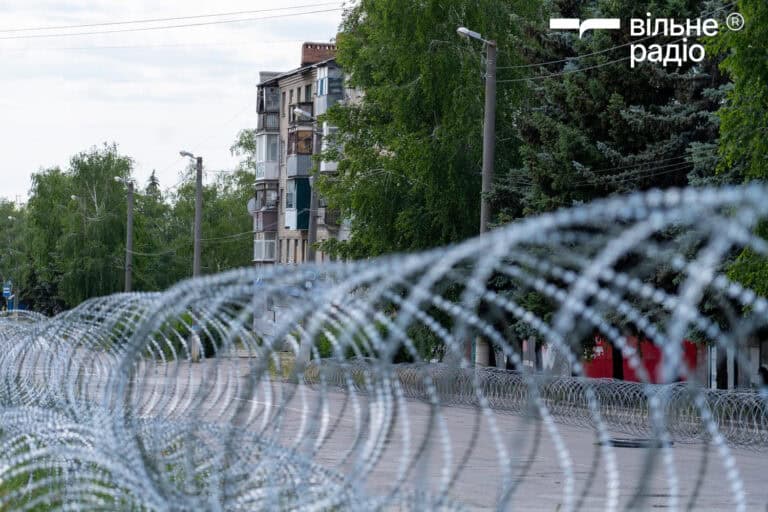 Російські війська атакували дроном авто із цивільними, які намагались евакуюватися із Дружківки: є поранені