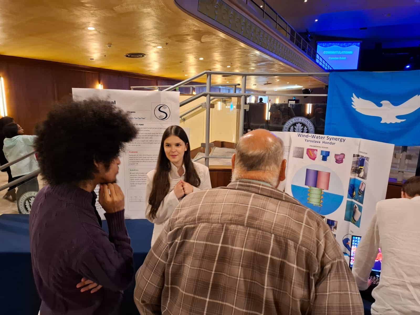 Від онлайн-асистента та SOS-браслета до турбіни: підлітки з Донеччини презентували винаходи на виставці у США