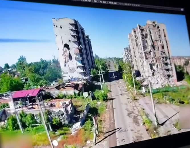 Безлюдний Бахмут 2026 у Full HD: бійці ЗСУ показали вулиці міста з камери безпілотника на оптоволокні