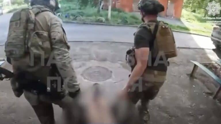 У Краматорську евакуювали до лікарні маломобільну жінку: вона мешкала у небезпечному районі