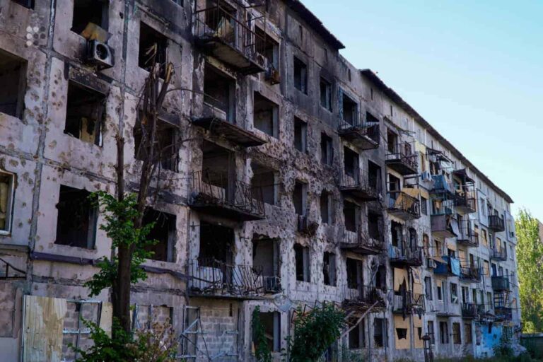 В Доброполье, Белецком и поселке Водянское 168 владельцев недвижимости получат сертификаты за разрушенное жилье (список адресов)