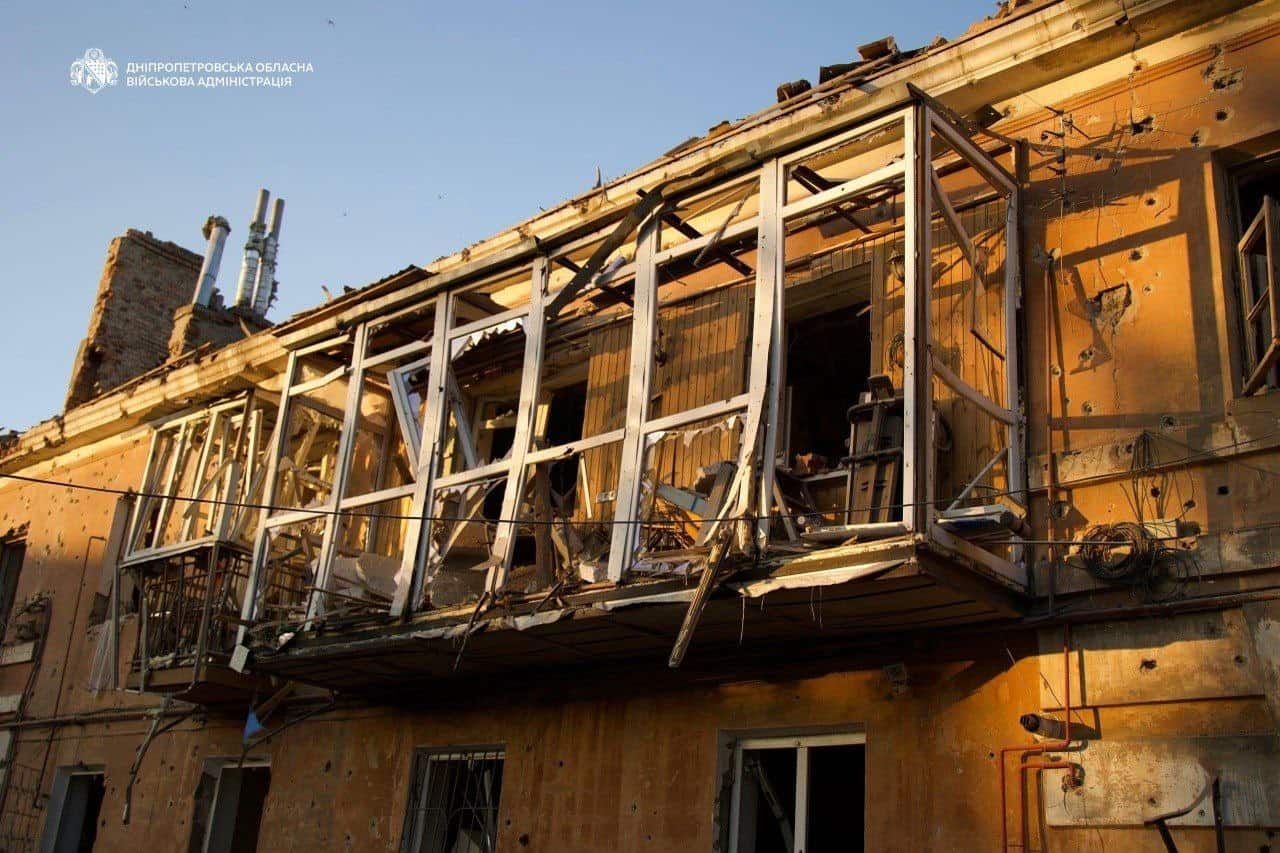Ліквідація наслідків російського обстрілу Києва: пожежі та руйнування у кількох районах столиці