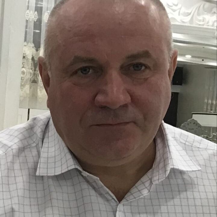 Взяв до рук зброю, аби цього не довелося робити дітям: згадаймо захисника із Закарпаття Віталія Щадея