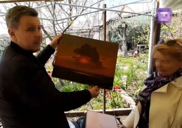 Ексдиректорку маріупольського музею підозрюють у передачі окупантам картин Айвазовського, Куїнджі та Калмикова