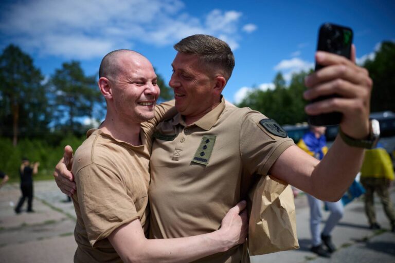 Україна та Росія провели обмін полоненими у форматі “160 на 160”: що відомо
