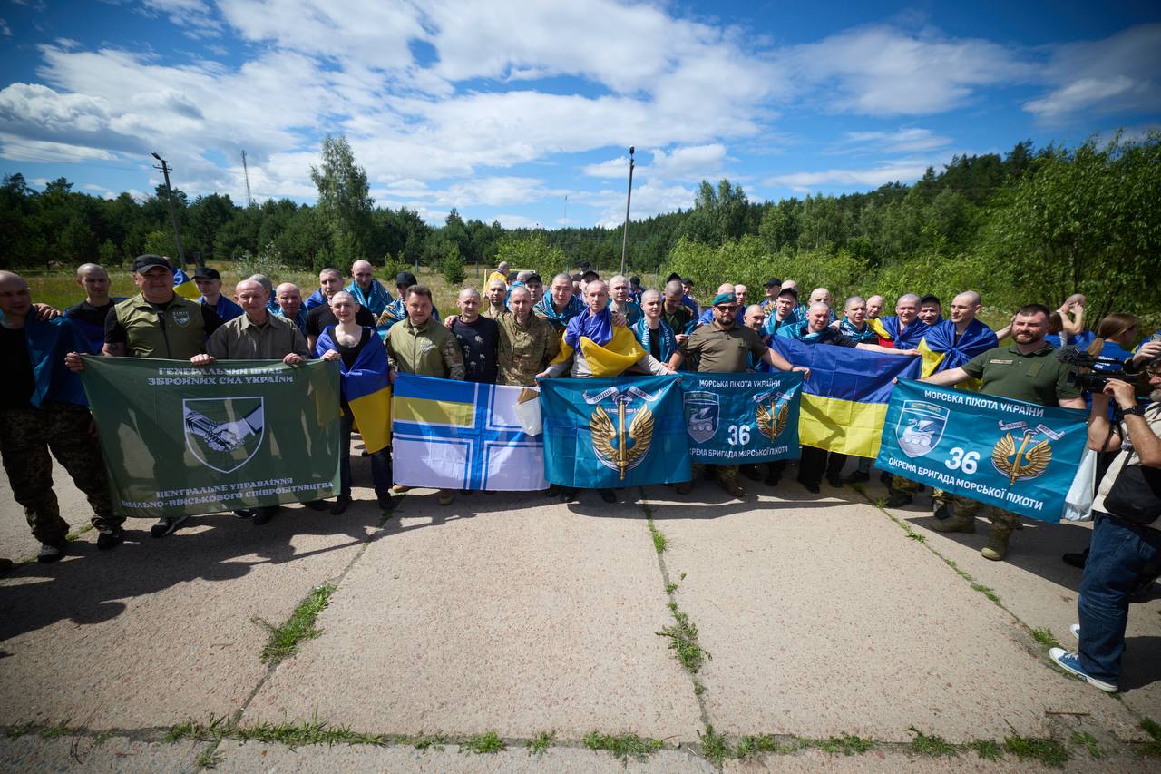 Оборонці Маріуполя та “Азовсталі” серед звільнених під час 76-го обміну військовополоненими