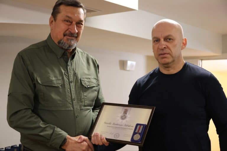 Начальнику Покровської РДА Колосову вручили відзнаку “За оборону України”, у низки інших людей — обласні нагороди