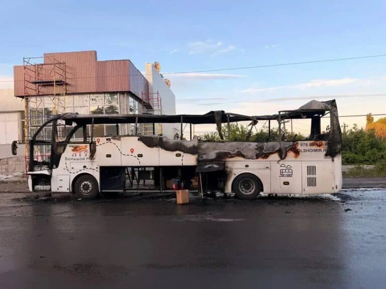 В окупованому Єнакієвому дрон атакував рейсовий автобус: де це могло статися (деталі, оновлено)