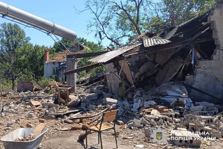 На Донетчине 19 июня в результате обстрелов погибли три человека, еще 13 получили ранения. Как прошли последние сутки в регионе (СВОДКА)