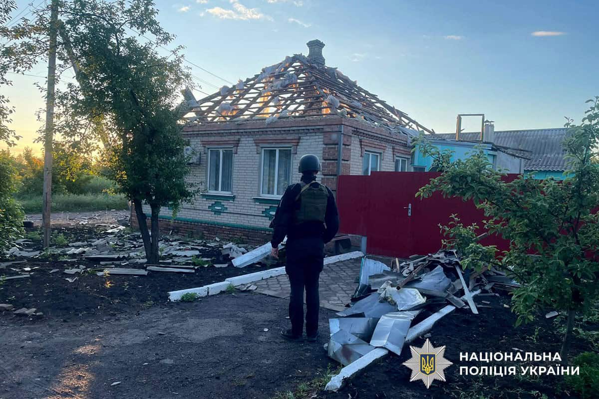 Російський дрон влучив у цивільний мікроавтобус в Очеретиному на Донеччині, є загиблий та поранені