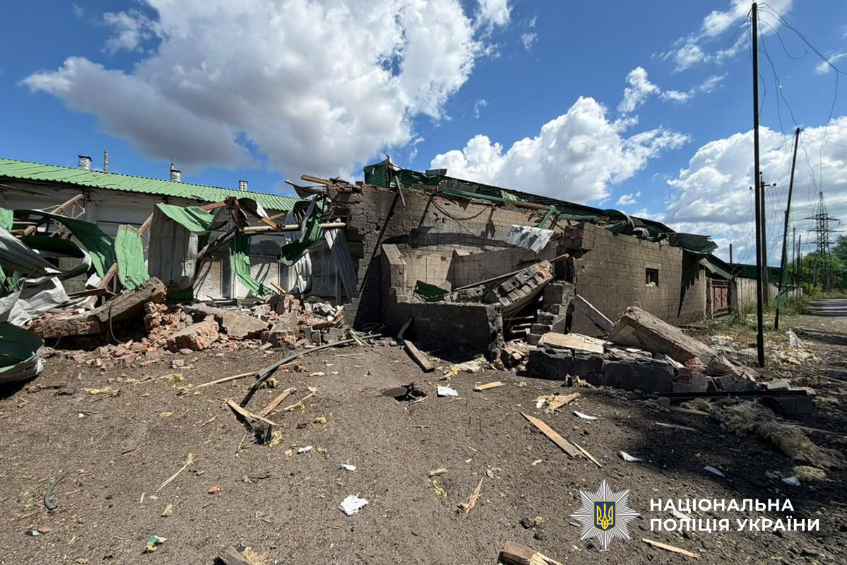 Пошкоджений приватний будинок на Донеччині після російських атак 28 червня