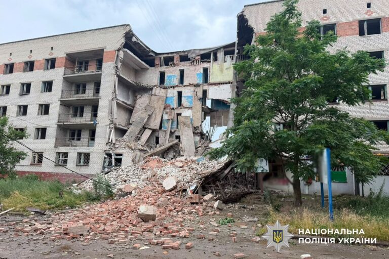 На Донеччині загинула цивільна жінка, ще 13 людей поранені: як минуло 25 червня в регіоні (ЗВЕДЕННЯ)