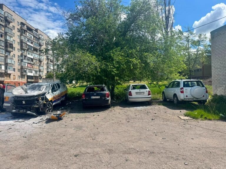 Росіяни атакували дроном авто цивільного захисту у Краматорську, є поранений