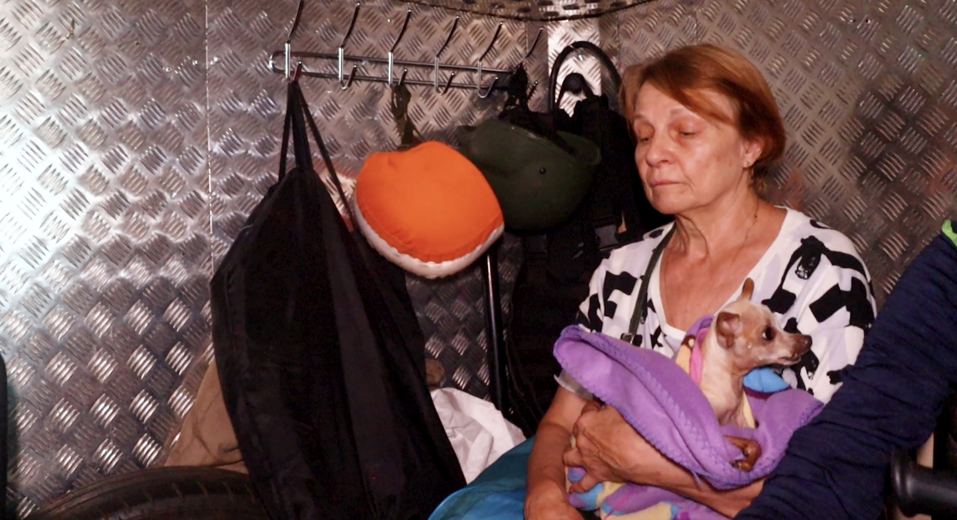 "Жили у постійному страху": з прифронтової Дружківки евакуювали ще пʼятьох людей