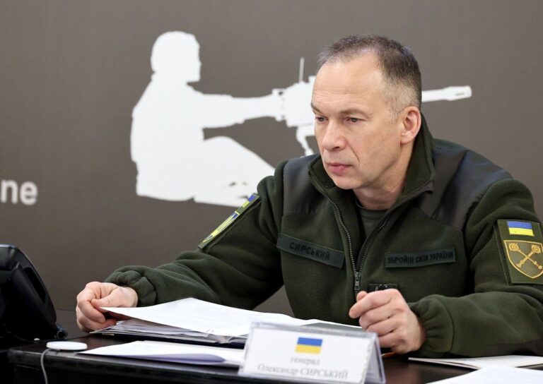“Я не воюю з міністерством. Я воюю з Росією”, — Сирський відповів на закиди про саботаж та конфлікти в армії