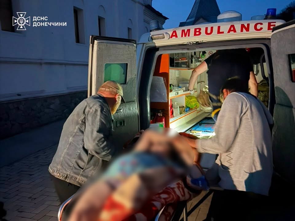 Рятувальники евакуювали зі Святогірська двох поранених людей
