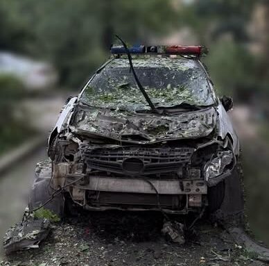 У Краматорську російський дрон поцілив в авто патрульних: один поліцейський дістав поранення