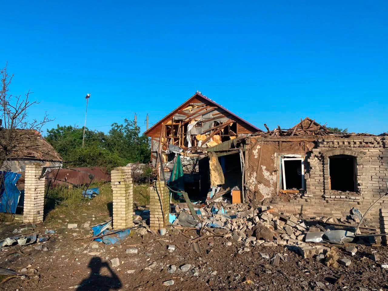 Разрушения в жилом квартале Краматорска в результате российской атаки