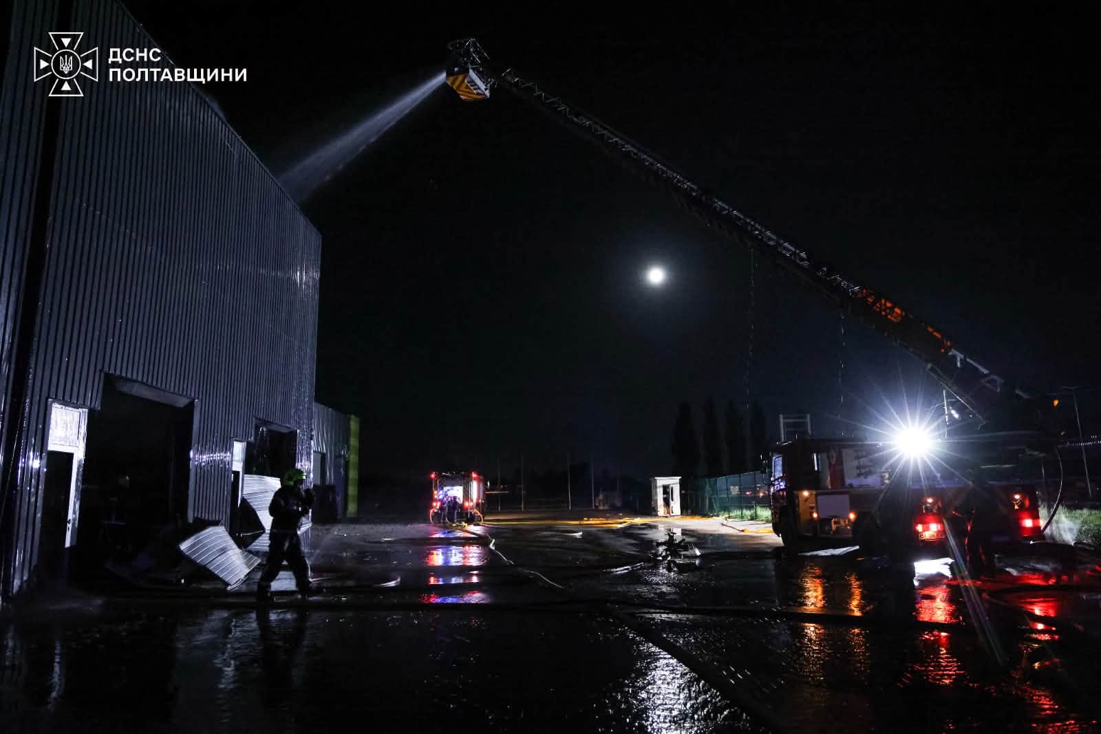 Пожежа на підприємстві в Полтавській області після влучання російського дрона