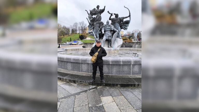 «Хочешь быть человеком — будь им». Освобожденный из плена защитник Мариуполя о том, как обрести опору после войны и неволи