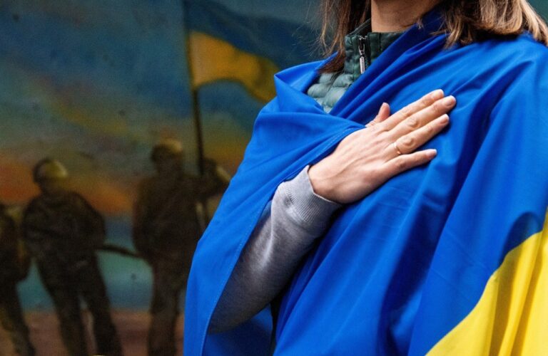 Жители Мариупольской громады могут получить материальную помощь ко Дню защитников и защитниц Украины: как податься