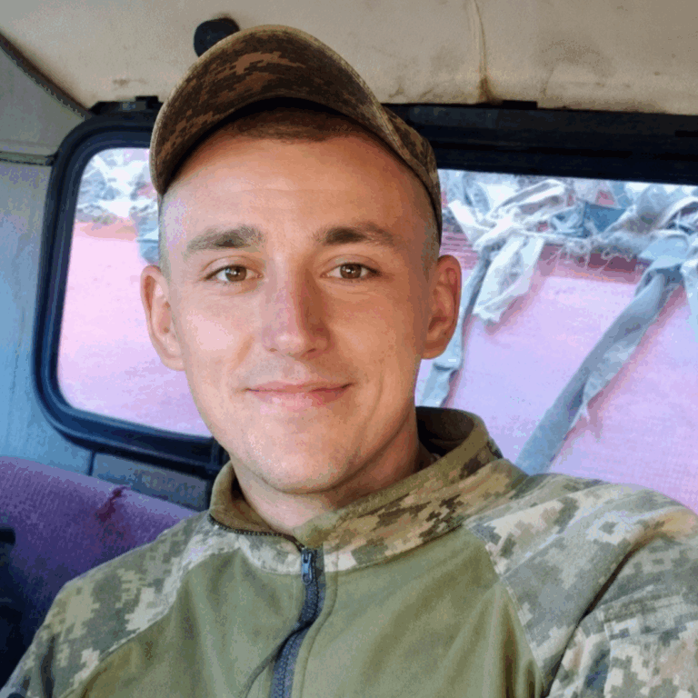 Загинув разом із котом, якого знімав на відео сестрі за десять хвилин до смерті: вшануймо військового Віктора Мельниковича