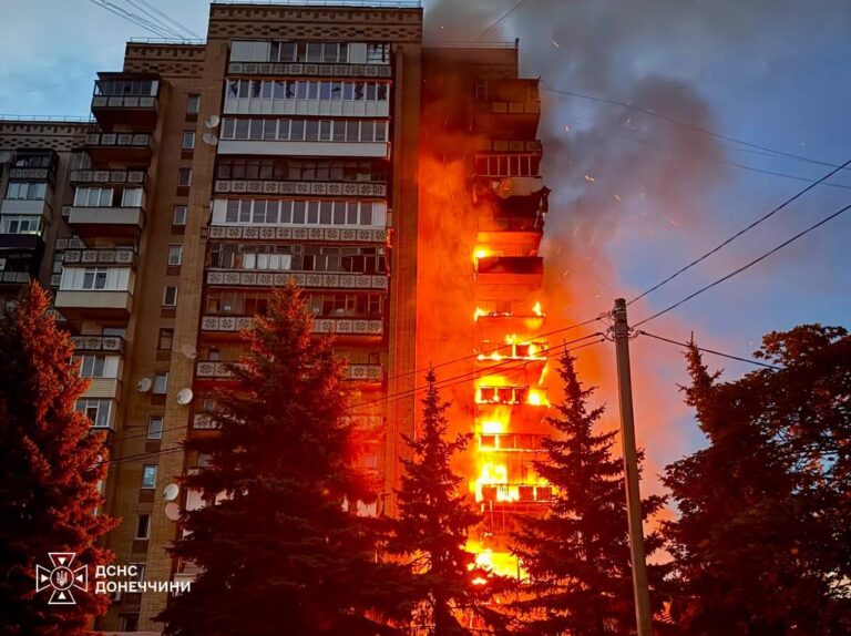 Ввечері загарбники влучили авіабомбою по багатоповерхівці в Краматорську — кількість поранених зросла до шістьох