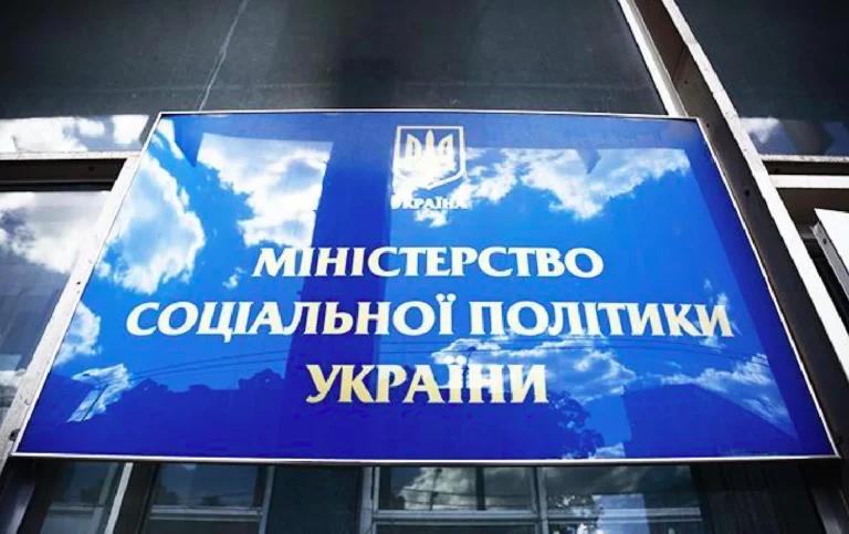 “Не ламайте, що працює”: правозахисники закликають залишити ВПО в повноваженнях Мінсоцполітики