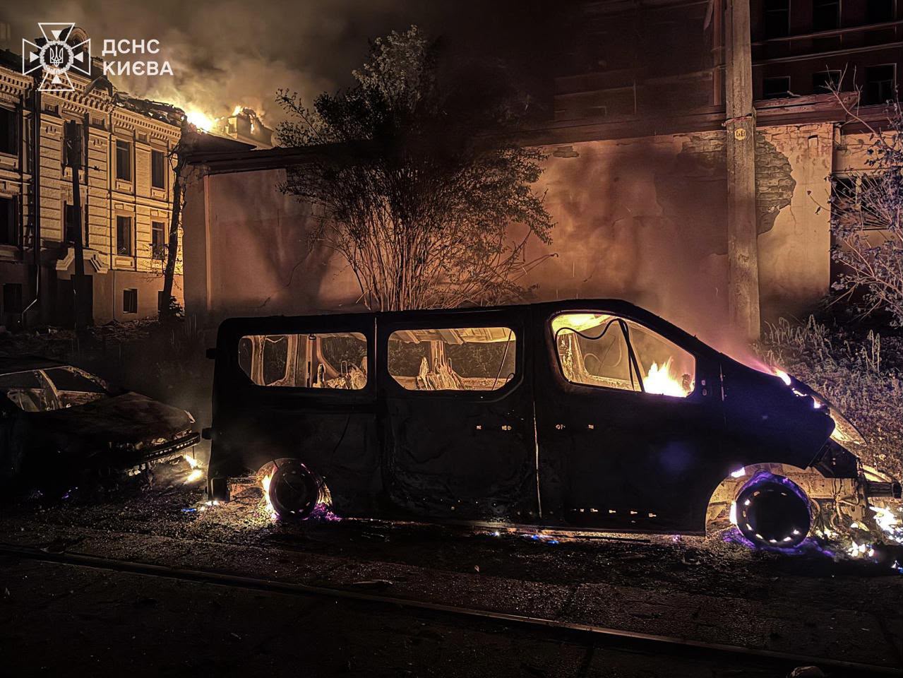 Росіяни масовано атакували Київ балістикою 19 липня, у пʼятих районах — влучання: що відомо про загиблих та поранених