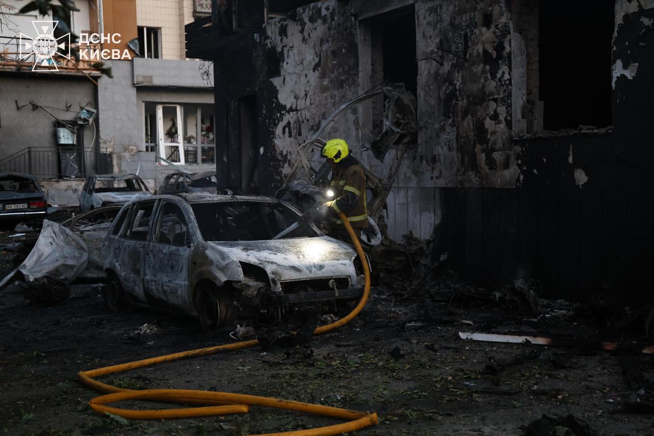 Росіяни масовано атакували Київ балістикою 19 липня, у пʼятих районах — влучання: що відомо про загиблих та поранених