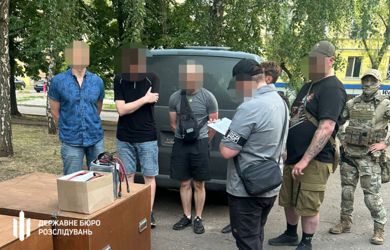 У Краматорську затримали командира, якого підозрюють у продажі дронів та кулеметів: суму “оборудки” оцінили у 1,1 млн грн