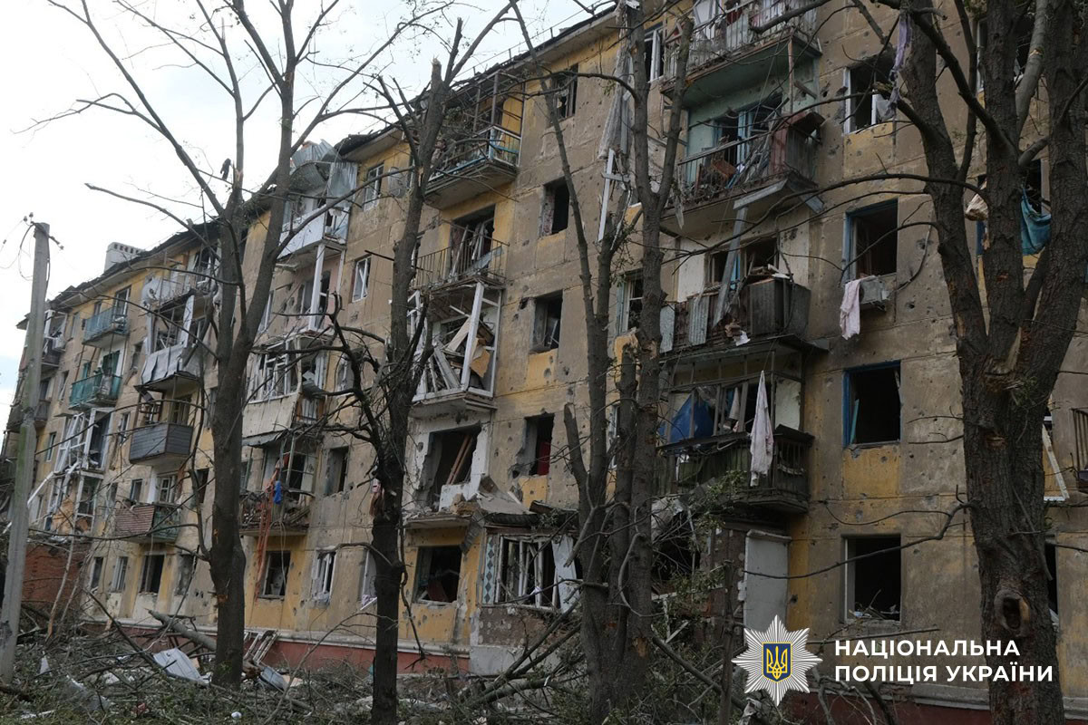 Зруйнований приватний будинок у Дружківці після влучання авіабомби