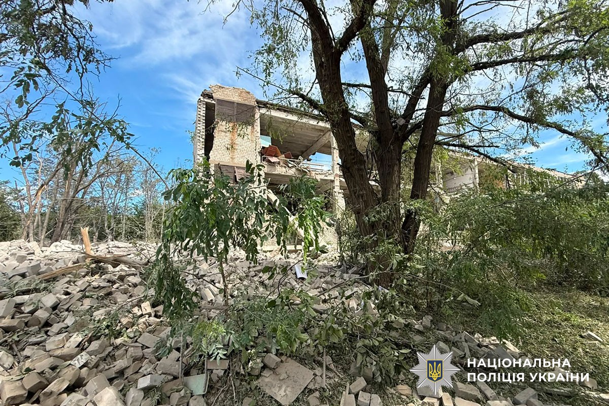 Зруйнована дев’ятиповерхівка у Дружківці після удару авіабомбами