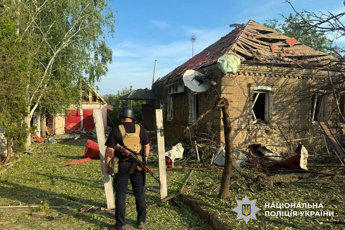 Пошкоджені приватні будинки та автомобілі у Краматорську після атаки БпЛА