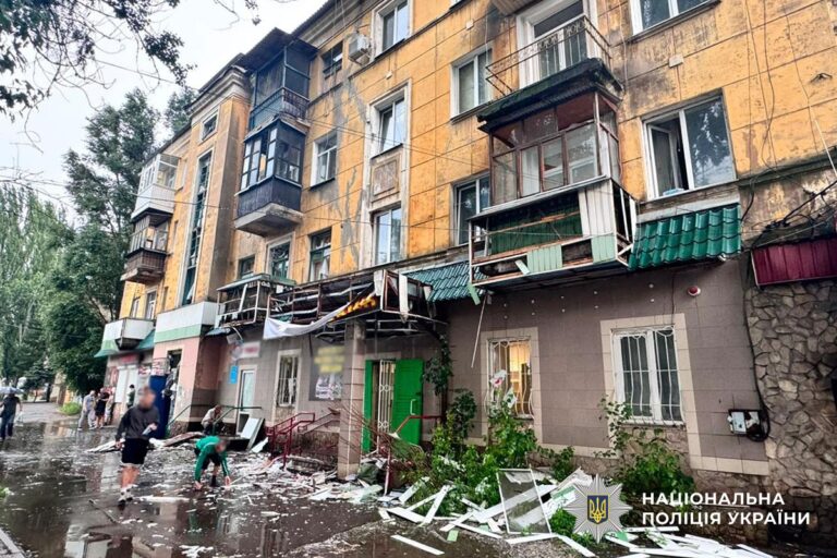 Восьмеро загиблих та двадцять один поранений: якими були наслідки російських ударів по Донеччині 10 липня (ЗВЕДЕННЯ)
