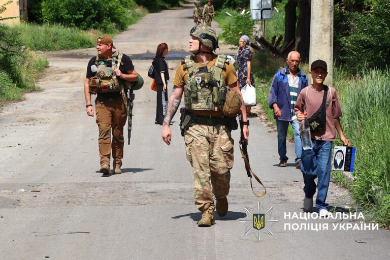 «Белым ангелам» иногда приходится эвакуировать людей пешком из-за российских атак на транспорт: что известно