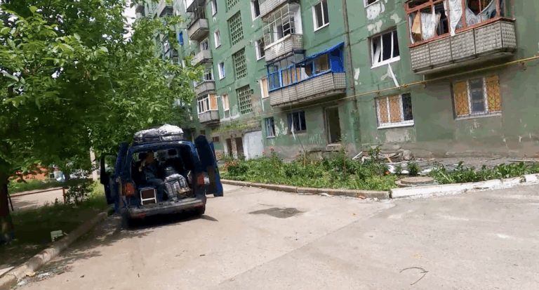 Ждали спасения: из Дружковки эвакуировали одинокую пожилую женщину и ещё несколько семей